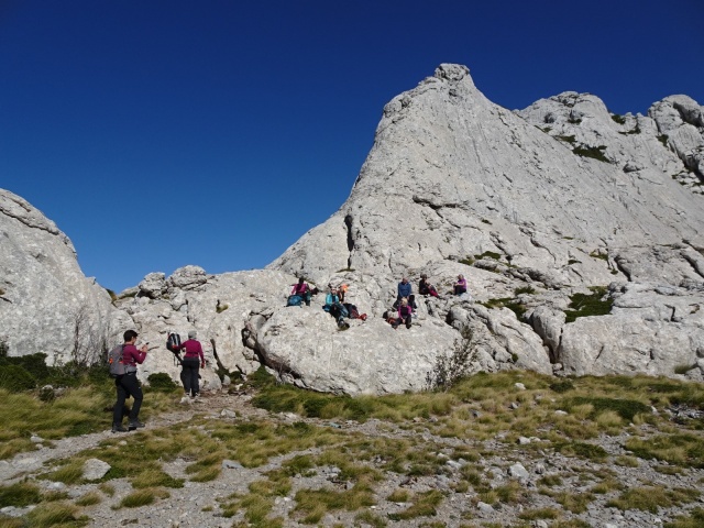 VELEBIT: Tulove grede (1120 m)  i u ličkom polju OSAMLJENI ZIR (850 m)  05.10.2025.